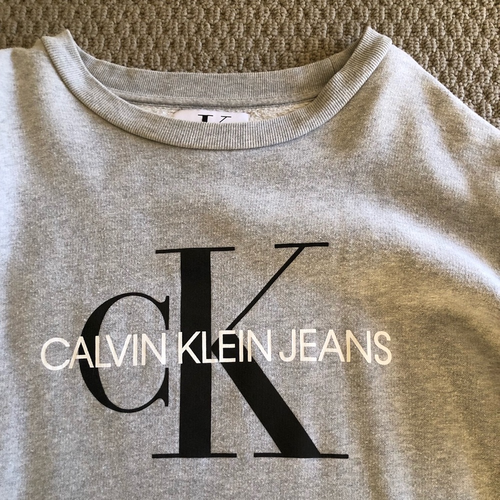 Calvin Klein - Core Monogram Logo Sweatshirt - Picture 2 of 5
